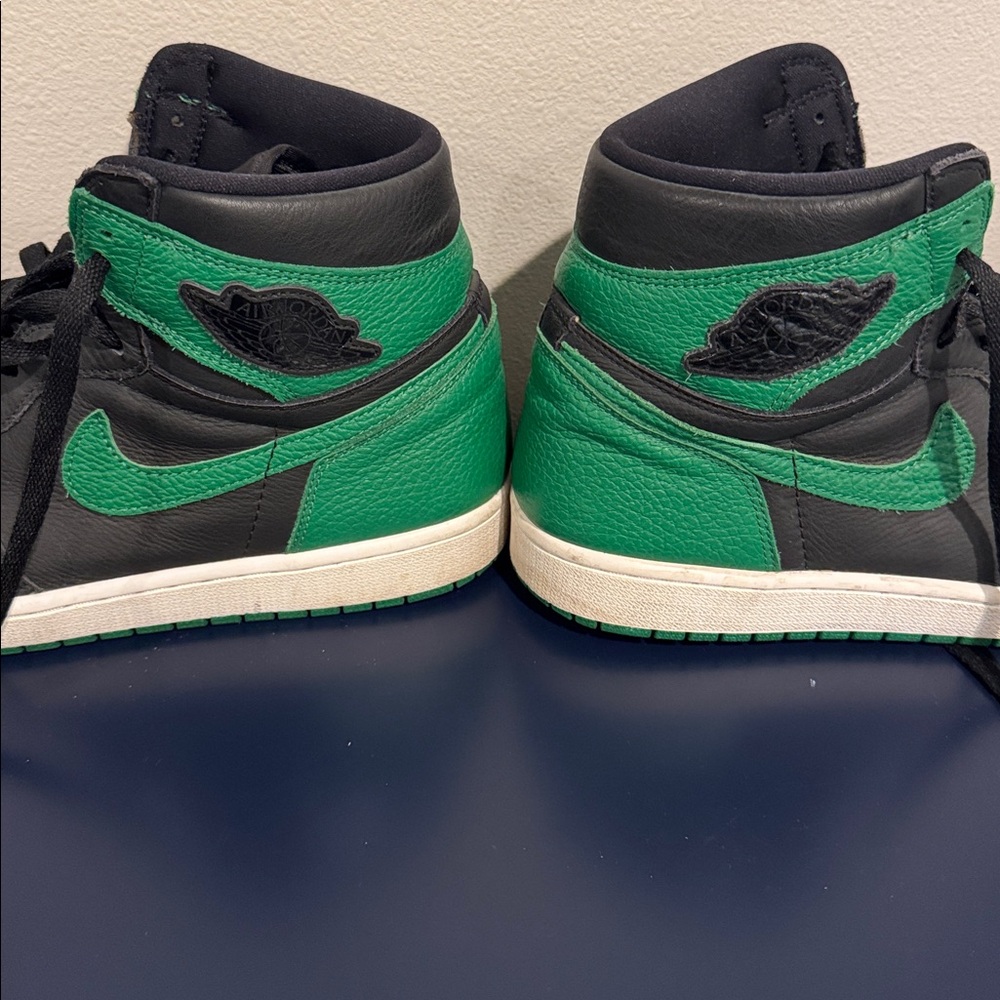 Nike Air Jordan 1 Retro Pine Green - Picture 3 of 5